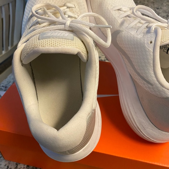 Nike - Picture 11 of 12